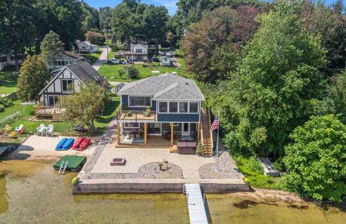 Cheerful Sister Lakes 4 BDR Lake Hse w/ Hot tub. - Foto 10