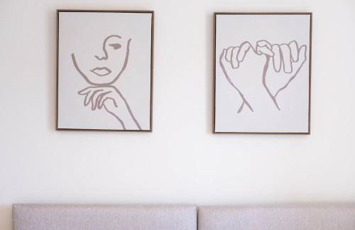 Beautiful and comfortable home away from home with free parking, fast wifi and white crisp hotel standard linen hosted by Our Home Short Stays - Photo 18