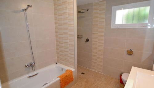 High Quality, Spacious, 4 Bedroom private Villa - Photo 2