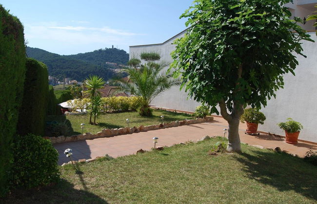 Spacious Holiday Villa With Private Swimming Pool and Various Terraces in Blanes - Photo 23