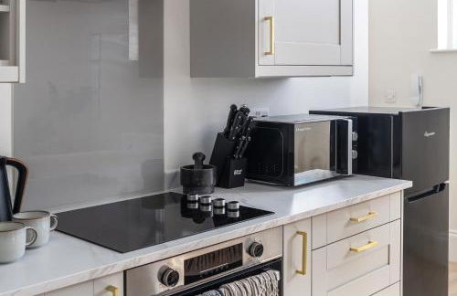 Stunning 1 Bedroom Apartment in a Converted Chapel - Free Parking, Smart TV, Fast WiFi and Self-Check-In by Yoko Property - Foto 17