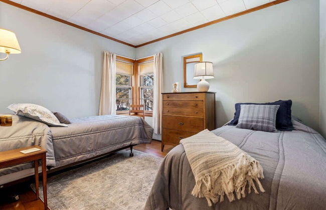 Bayview Beach Cottage For 4! - Photo 8