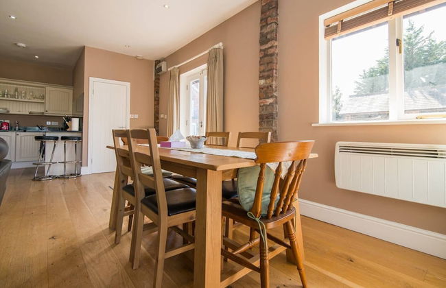 Super Spacious Barn Conversion With Free Wifi, Netflix Fireplace - Photo 25