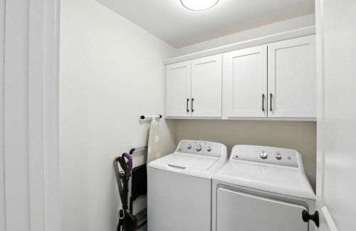 Modern Townhome Retreat in Prime Location townhouse - Photo 24