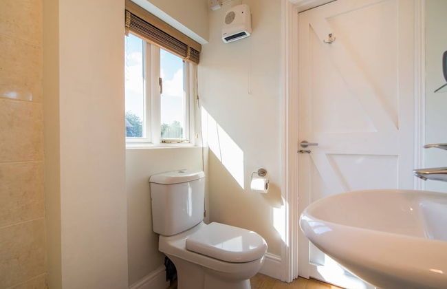 Super Spacious Barn Conversion With Free Wifi, Netflix Fireplace - Photo 22