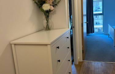 Central 1-Bed Apt for 4 Close To Transport Shops - Foto 30