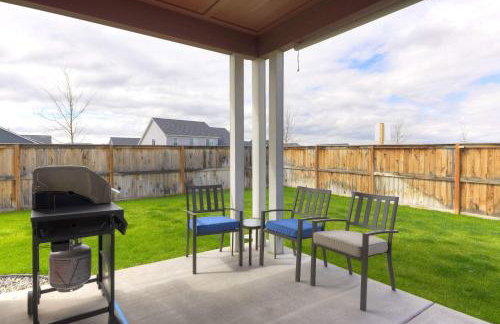 Scenic Modern Home with Private Patio & Fireplace - Foto 42