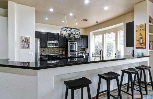 Luxe Couples Retreat with Pool and Outdoor Kitchen! - Foto 33