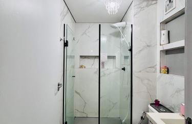 Ap completo com ar e garagem coberta próximo ao metrô - Foto 23