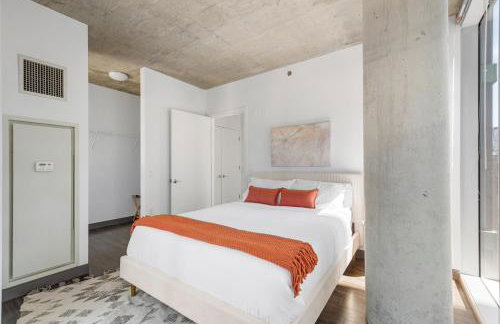 Linea Luxury Living with Indoor Pool and Rooftop Views in The Loop - Photo 63