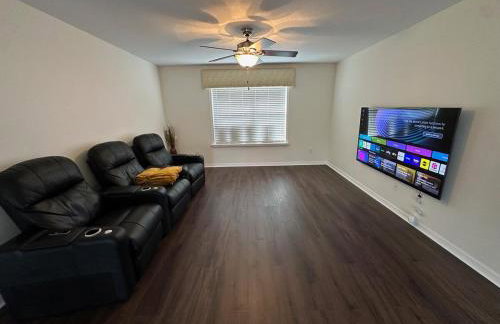 An Incredible Vacation Home with Saltwater Pool! - Foto 30