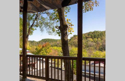Private Luxury Suite with Hot Tub Downtown Eureka Springs - Foto 17