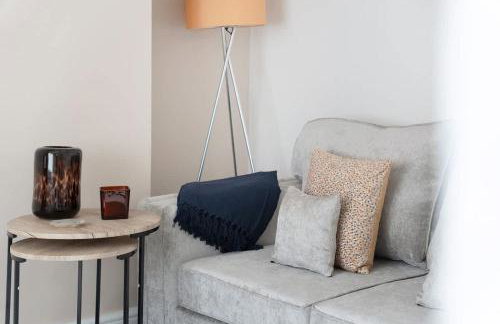 Chic Retreat Coastal Town Sleeps 4 - Foto 12