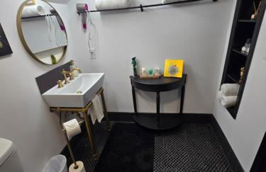 Spacious, Renovated, 5-bedroom Retreat, Near I-85 - Photo 51