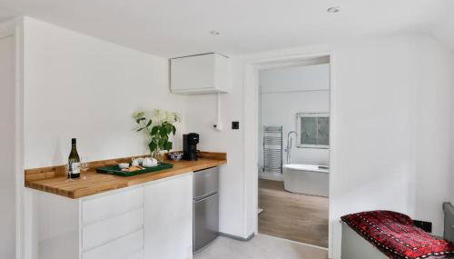 Cozy Beverston Castle Cottage 1 Bed 1 Bath Retreat - By Tempstay - Foto 4