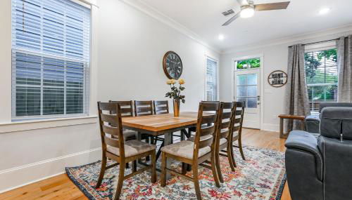 Chic Urban Retreat with Pool Steps to Bourbon St - Foto 4