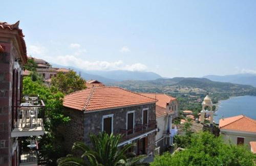 The Schoolmistress With The Golden Eyes, studios & rooms - Photo 13