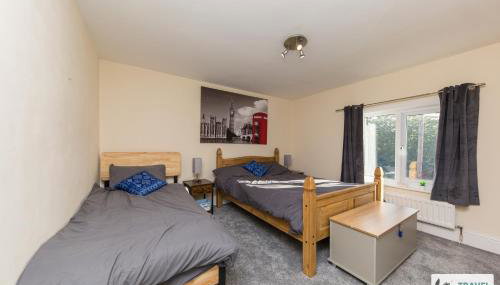 Rocester Rest close to Alton Towers & JCB, Netflix - Foto 1
