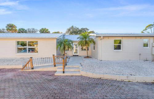 Sun and Fun- Dolphin Diversion - Photo 29