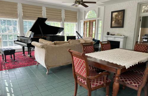 Historic Tudor with River Views & Fun Gaming Room - Foto 43