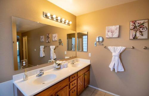 Heated Pool • Mini Golf • Huge Backyard • King Bed - Foto 42