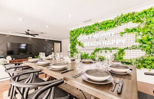 Resort Style Backyard Heated Pool Hot Tub Fire Pit - Foto 13