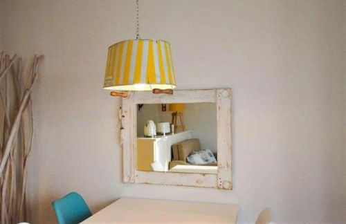 Yellow Submarine on the seafront - Foto 12