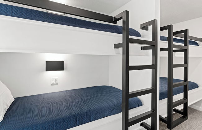 Touch of Class Stunning 5 Bdr! - Photo 4