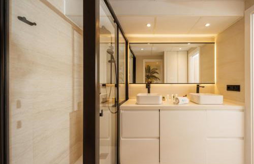 MARBELLA BANUS SUITES - Banús - Medina Garden - Brand New 1BR - 1BA - Outdoor Terrace - Bright & Modern - Pool - Steps from Puerto Banús Marina - Walk to El Corte Ing Luxury Shopping Mall - Photo 38