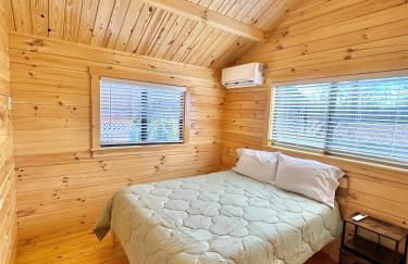 1 Bedroom Log Cabin on Lake James-Private Resort Amenities - Foto 6