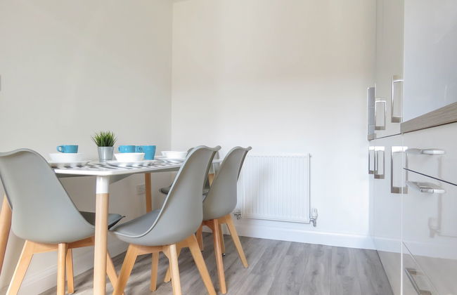 Tudors eSuites Birmingham House with Private Garden Free Parking - Foto 7