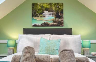 Ideal 4-bed home sleeps 7 - Nr Trafford Ctr & M60 - Foto 8