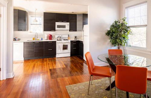 Contemporary 3-Bedroom Home with Balcony in RVA - Foto 3