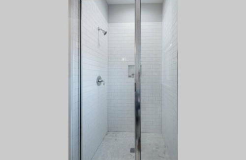 The Santee Suite at 122 Spring - Foto 12