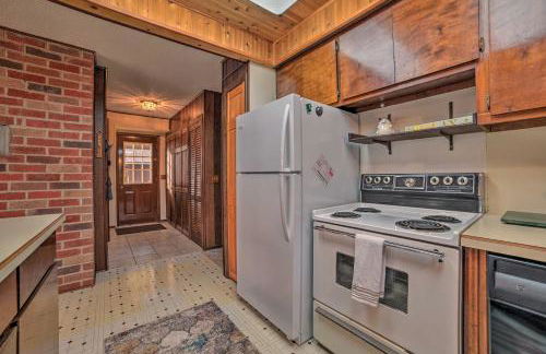 Less Than 3 Mi to Higgins Lake Roscommon Cabin with Deck - Foto 8