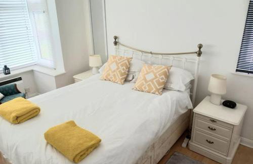 1 Bed Bognor Apartment 300 yrds from beach - Photo 1