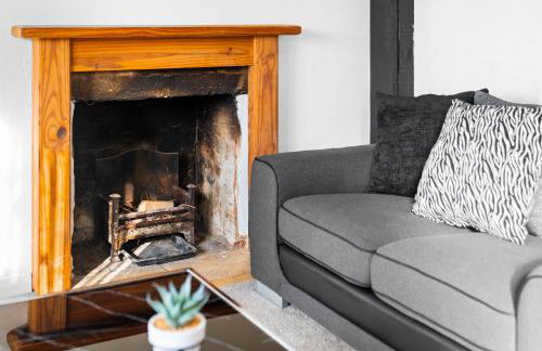 Charming Harvington Cottage - Hot Tub, Pet Friendly, Sleeps 11 - Foto 7