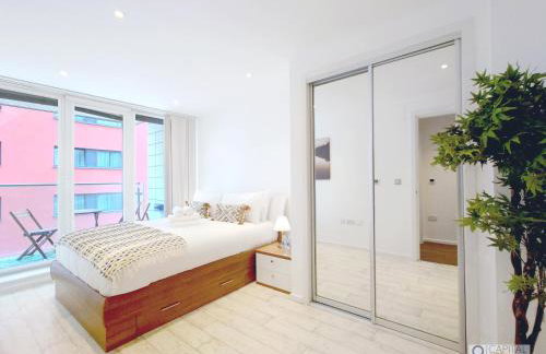 Deluxe One Bed Apartment by London ExCeL & O2 - Photo 14