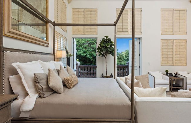 Carolwood - Modern Tuscan Villa With Rolling Lawns and Loggia in Holmby Hills - Photo 2