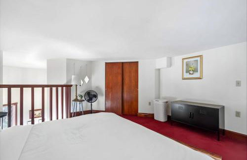 Jacuzzi 1BR loft with den and office-open concept - Foto 16