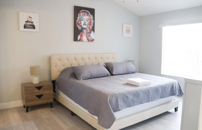 Three Bedroom Apartment #4 -- 5014 LBC -- Vusa Three Bedroom Condo Apartment - Photo 4