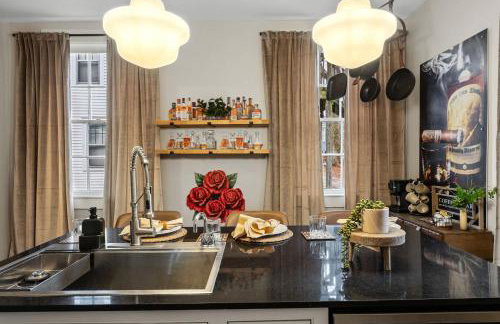 Bourbon-themed home w arcade & hot tub for groups - Foto 46