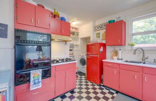 Vintage Charlevoix Home with Deck Near Round Lake! - Photo 8