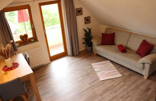 Wohnung #6 mit Balkon in ruhiger aber zentrale Lage - Stadtbus vor der Tür! - Foto 4