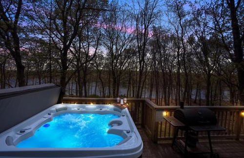Lakefront Home, Hot Tub, Pool Access, Boats, Pets - Photo 3