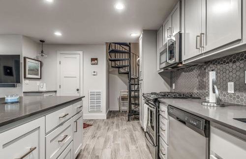 Cozy 1-Bedroom Retreat in Tulsa - Photo 8