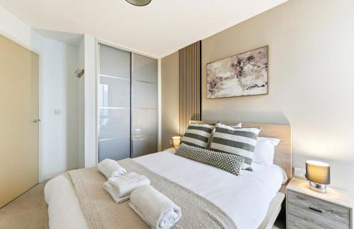 Sleek Apartment with Balcony - City Centre - Free Parking, Fast WiFi and 55'' Smart TV by Yoko Property - Foto 2