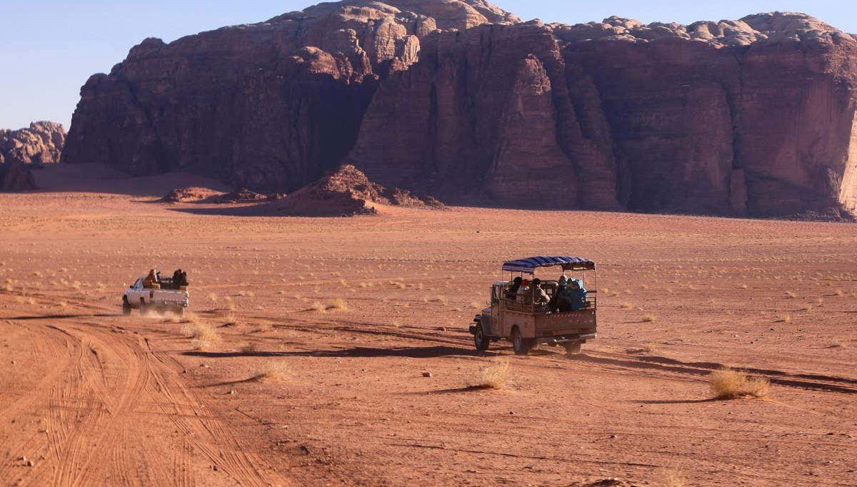 Jeep nel deserto di Wadi Rum