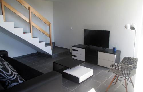 Melo's Place - Photo 51