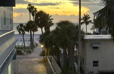 Beach Retreat in Redington Shores - Foto 36